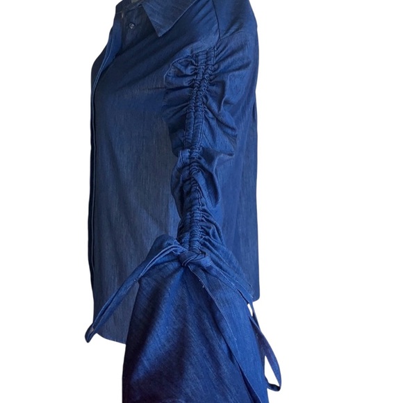 NWT C/MEO COLLECTIVE Chambray, button down blouse. Size: Small - Picture 3 of 10